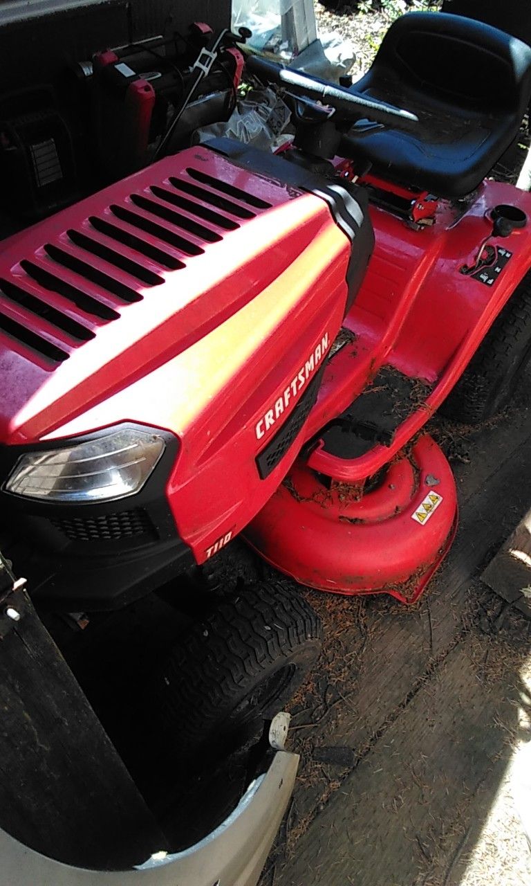 Craftsman Riding Lawnmower Gas  Powered 