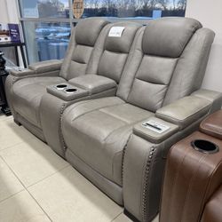 THE MAN-DEN GRAY POWER RECLINING LOVESEAT WITH CONSOLE
