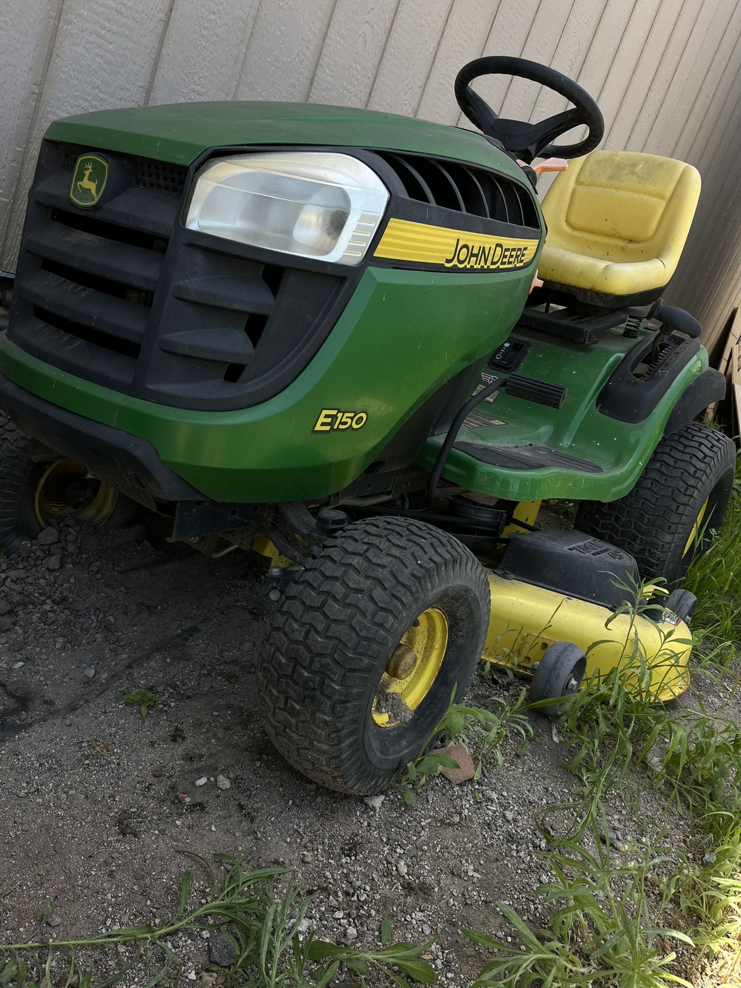 Jhon Deer E150