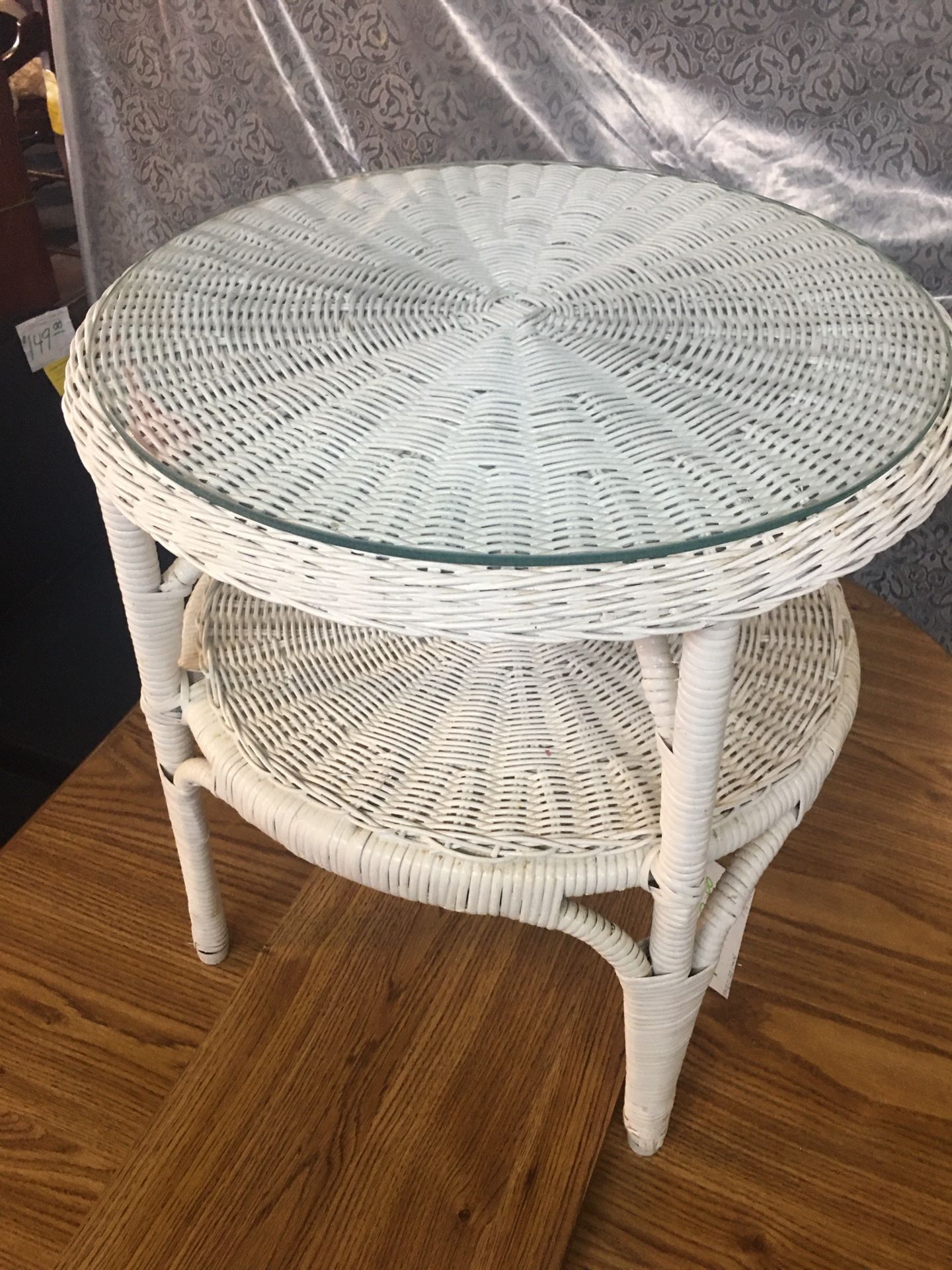 ROUND WICKER TABLE