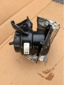 GM oem motor mount  9 is a genuine front right (passenger side) mount from 2017 Escalade so last pic. For vehicle fit 90 day warranty free deli