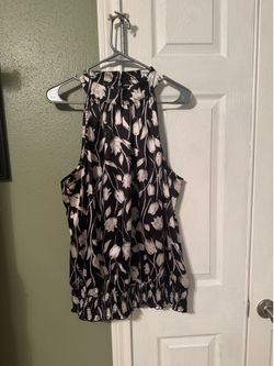 Cato women's 18/20 W sleeveless high neck blouse  Color black with cream color flowers  Keyhole back  2 button enclosure  Scrunched bottom for comfort