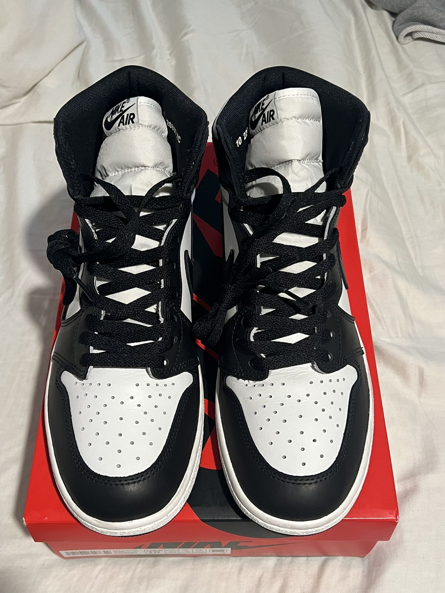 Jordan 1s Black White 85’