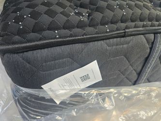 14"thick Queen Beautyrest Black Series 3