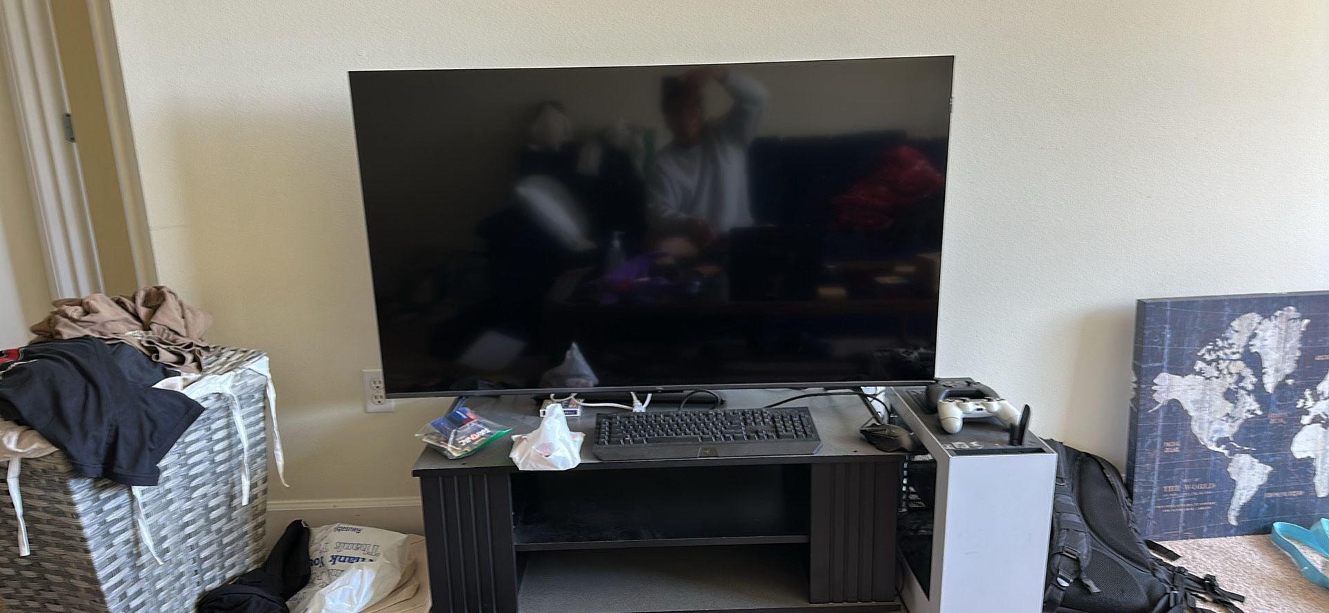 4K TCL 50” Smart TV w/Airplay and TV Stand below it