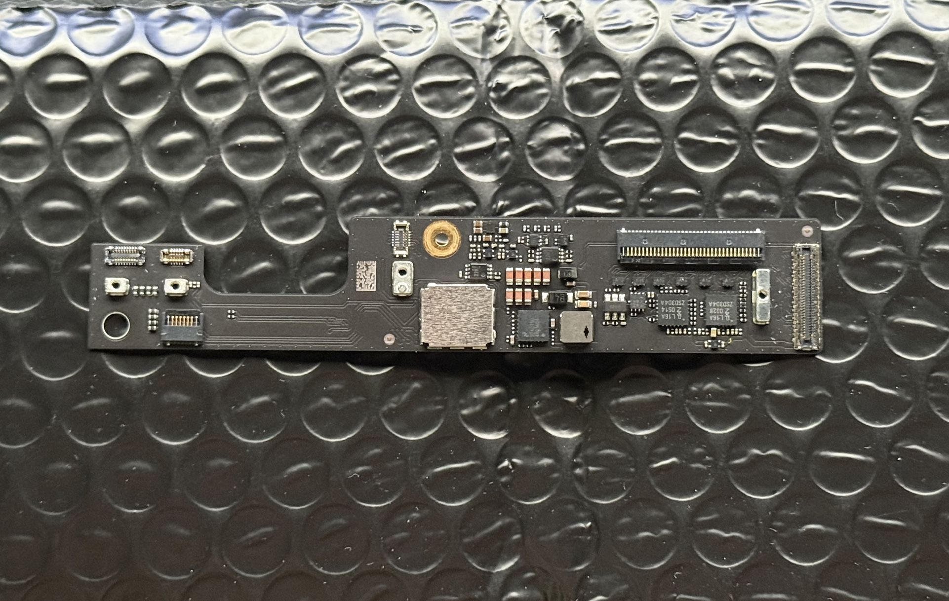 MacBook Air M2 13 Inch Daughter Board For Keyboard And Trackpad