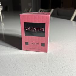 Valentino Donna Born In Roma