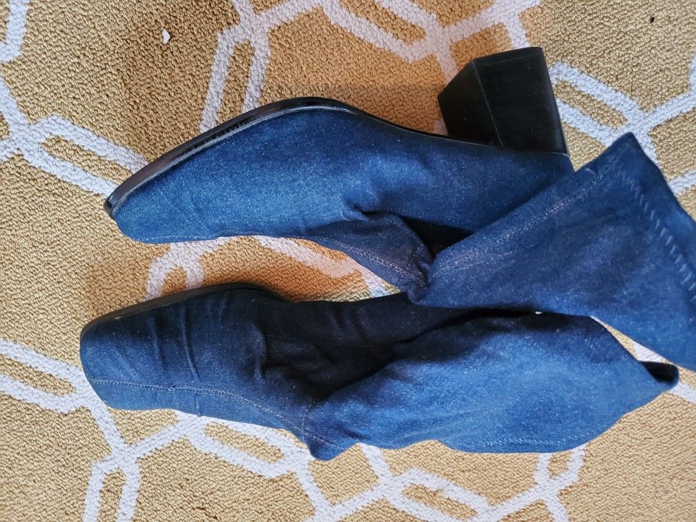 LADIES SHOES LIKE NEW CONDITION SIZE 7 1/2 M $20 APAIR