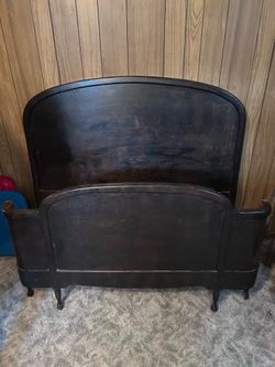 Antique bed & vanity