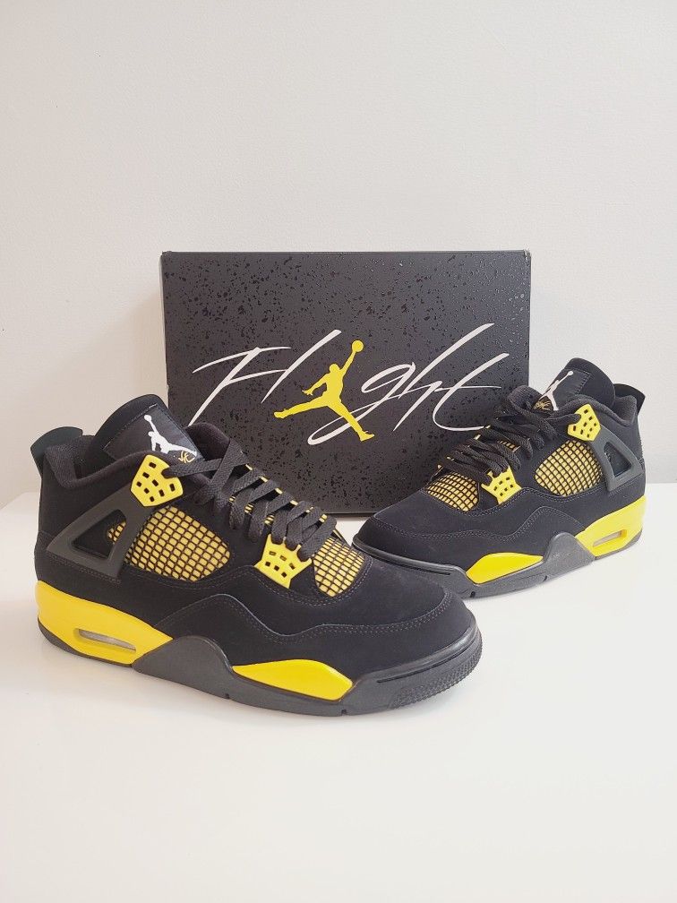 ⚫⚡ Size 10.5 - Jordan 4 Retro Thunder ⚡⚫