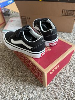 NEW - toddler Vans size 10.5