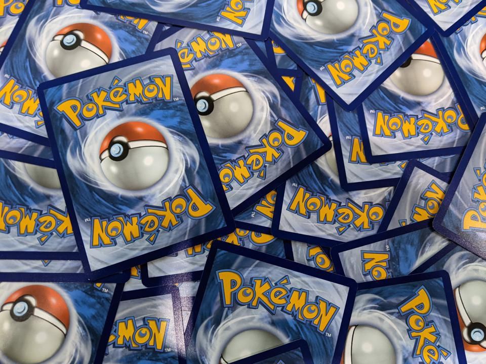 Lot Of 100 Pokémon Cards With Ultra Rare