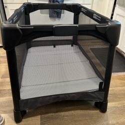 4-MOMS BREEZE GO PORTABLE TRAVEL PLAY YARD FOR TODDLERS AND KIDS