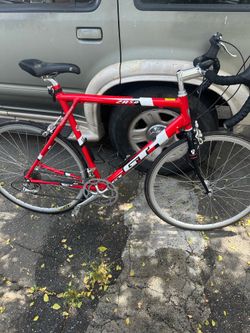 GT ZR 5.0 Road Bike 56 cm, Dura-Ace Hubs