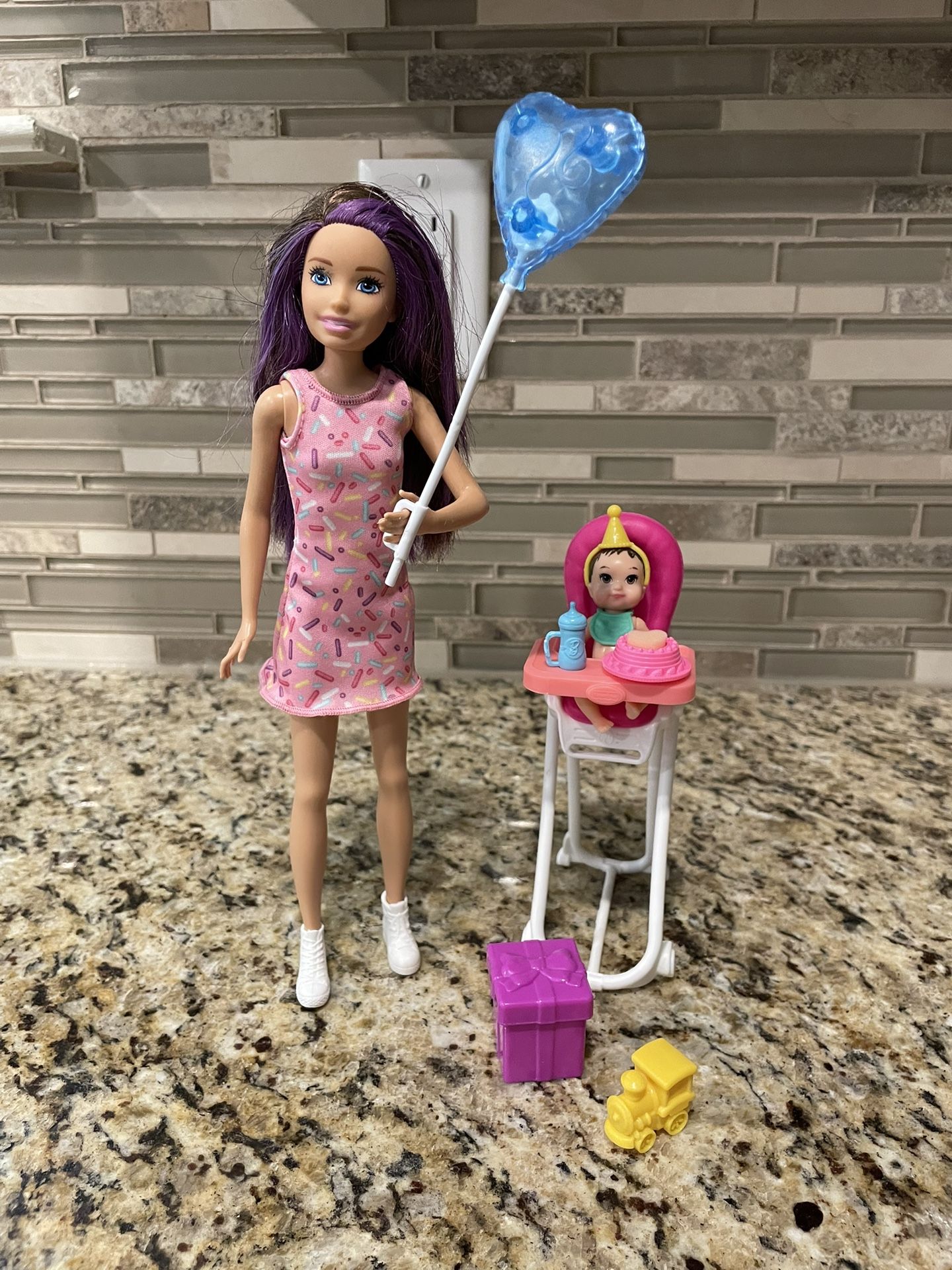 Barbie Skipper Babysitter Inc Playset, Birthday Feeding Set with Skipper Doll