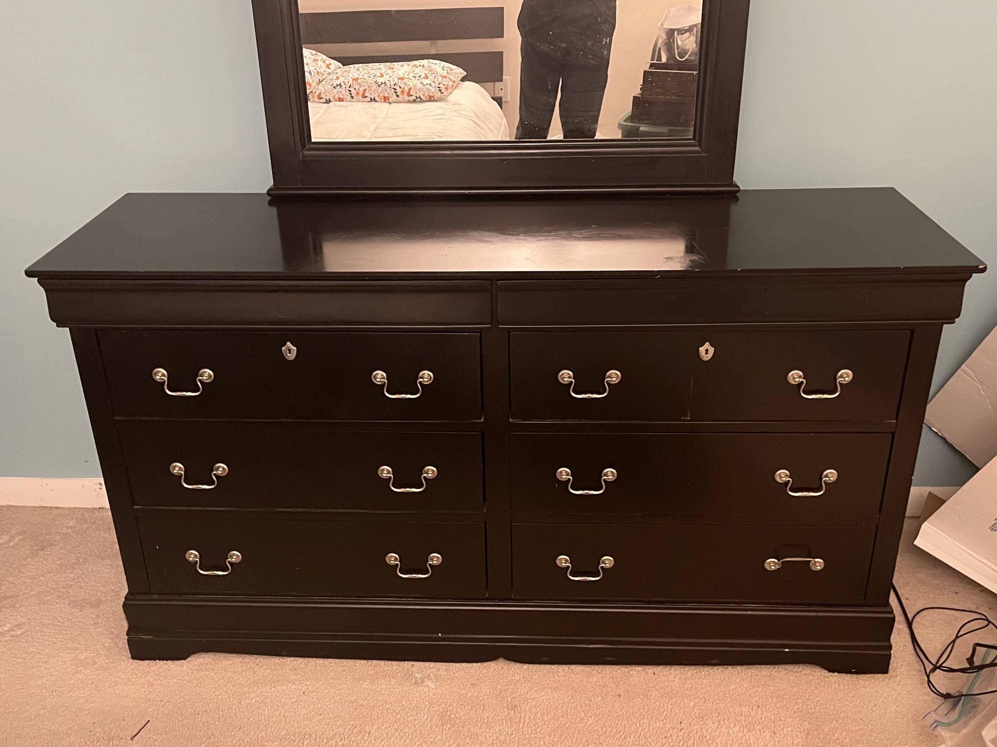 Lovely Wood 6 Drawer Dresser With Mirror 