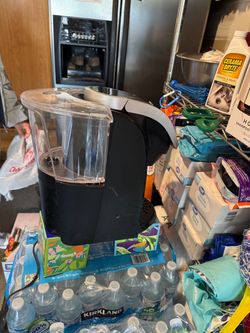 Black Pod Coffee Maker with Water Reservoir