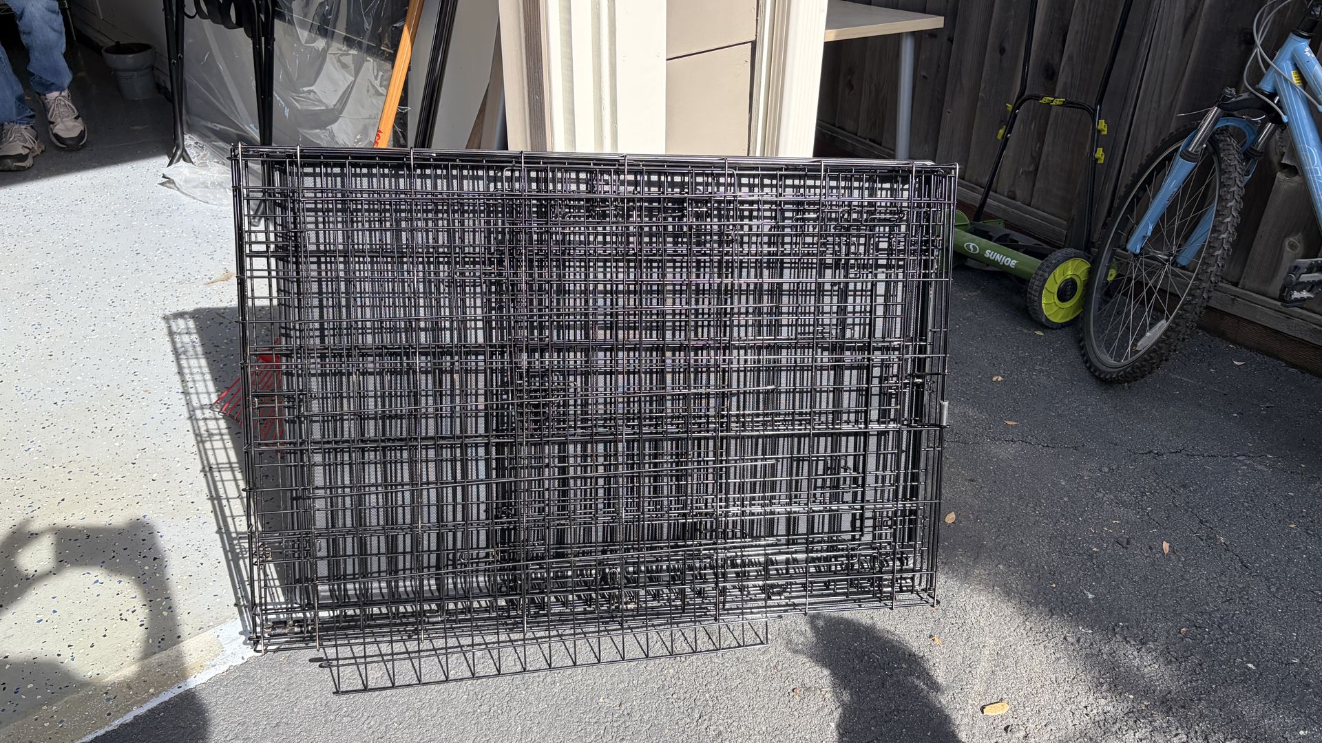 Metal Dog Crate w/ Plastic Tray for Large Dogs