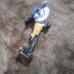  DeWalt Saw
