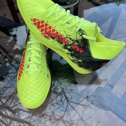 PUMA SIZE 11.5 NEW INDOOR SOCCER SHOES 