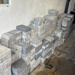 Ángelus Pavers Courtyard