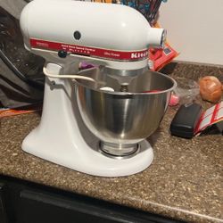 Vintage Kitchen aid Mixer Wit Cover And Accessories.  Works Perfect