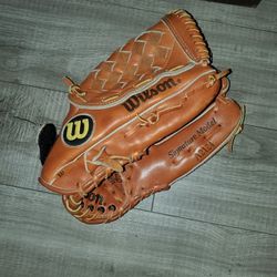 Wilson A2124 Glove 12 Inches......