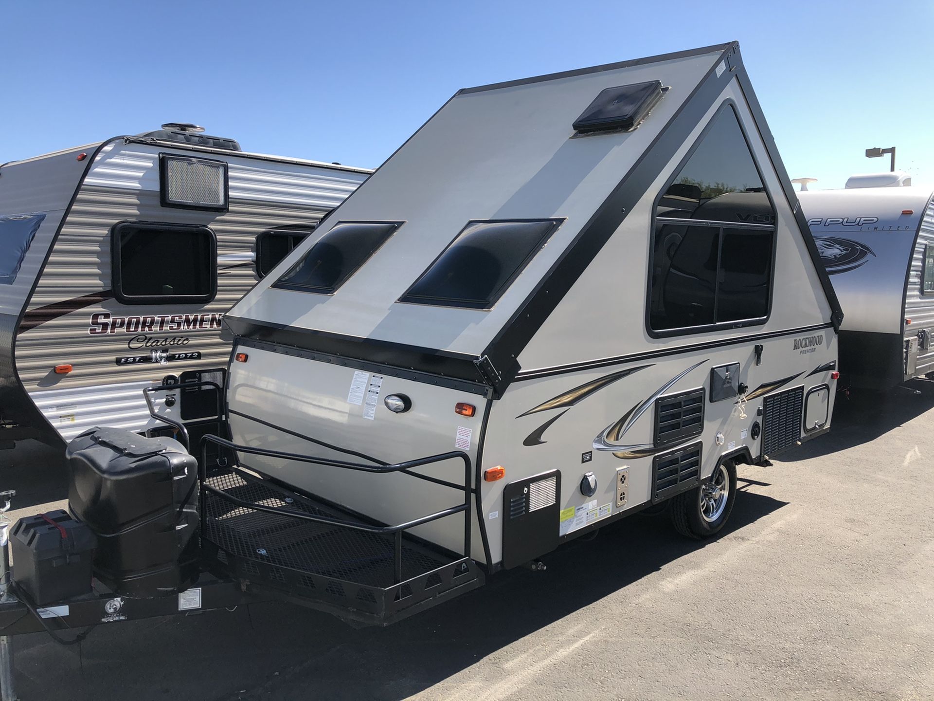 2015 Rockwood Premier aframe popup trailer for Sale in Goodyear, AZ