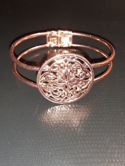 Copper tone bracelet