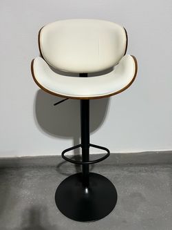 Bar stool