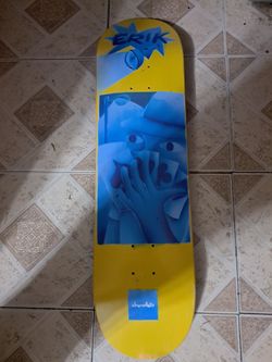 CHOCOLATE SKATEBOARDS ERIK HERRERA PRO MODEL THE POKER FACE LOGO SKATEBOARD DECK SIZE 8.25