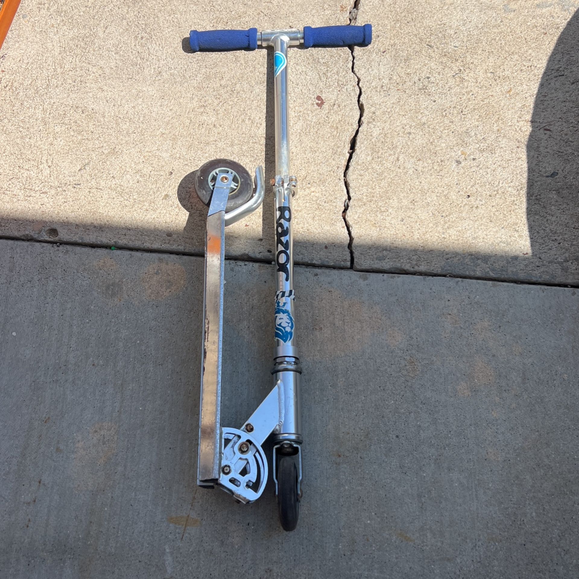 Razor Scooter ( Includes Stickers)