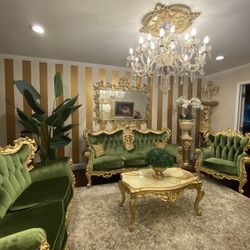 Beautiful gorgeous Victorian living room set brand new