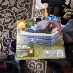 Twin Airbed.With Ac https://offerup.com/redirect/?o=UHVtcC5OZXc=