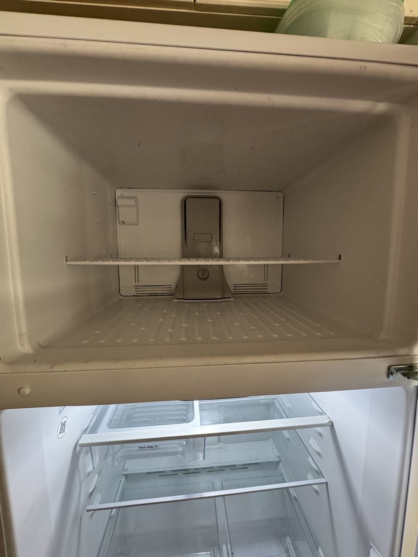 Whirlpool Refrigerator (Model: WRT311FZDW)