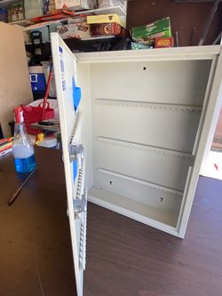 100 Hook key box -works fine-