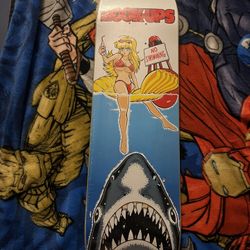 HOOK UPS SKATEBOARD