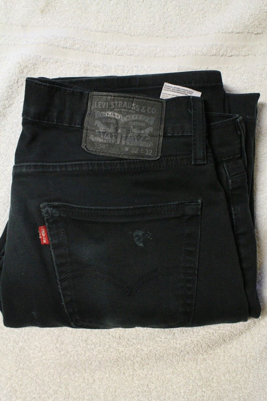 32x32 black Levi's pants