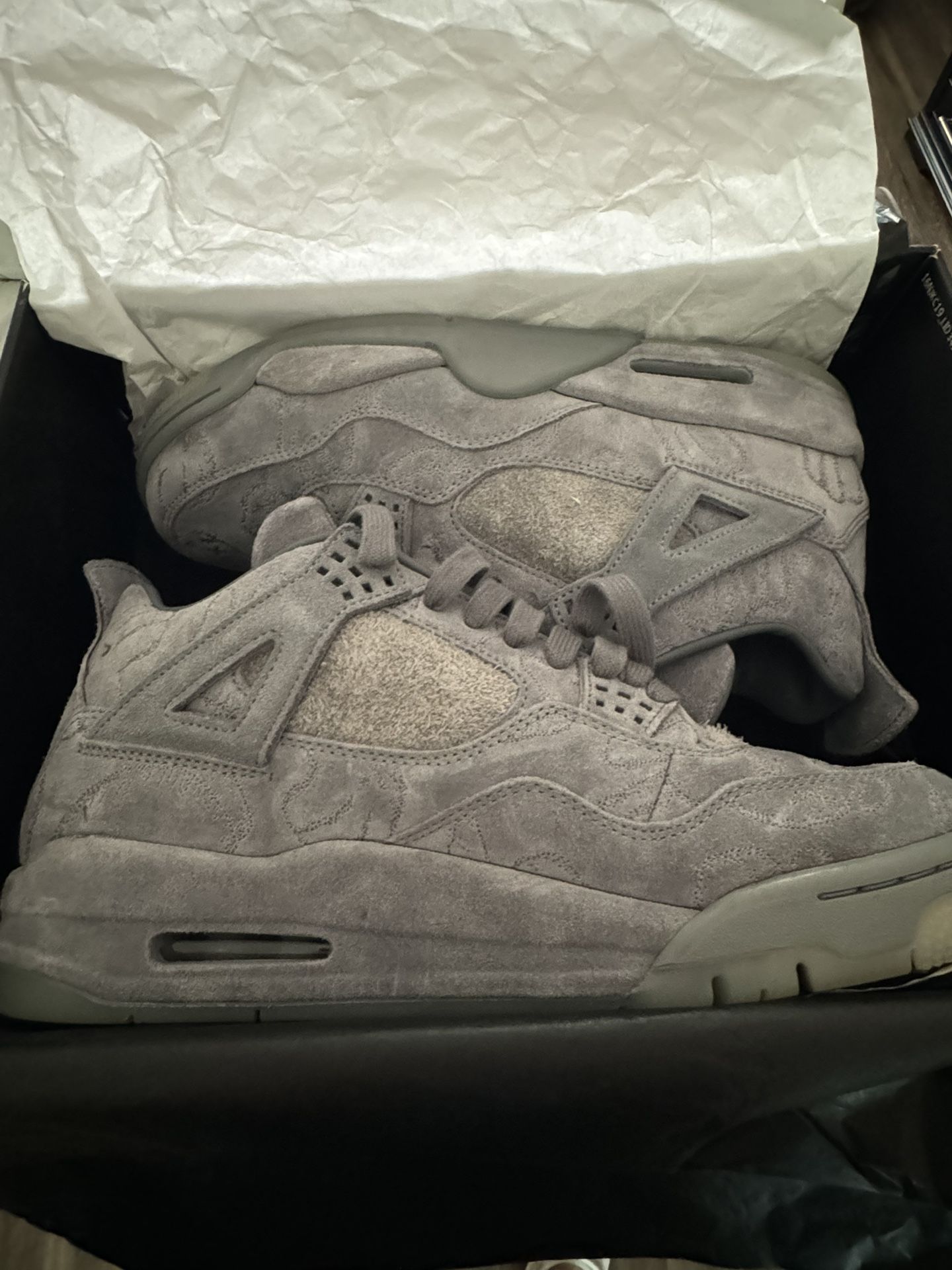 Air jordan retro 4 kaws best sale