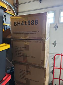 Cases of 100 each Medical waterproof isolation gowns