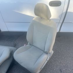2012 Toyota Corolla Seats/ Asientos