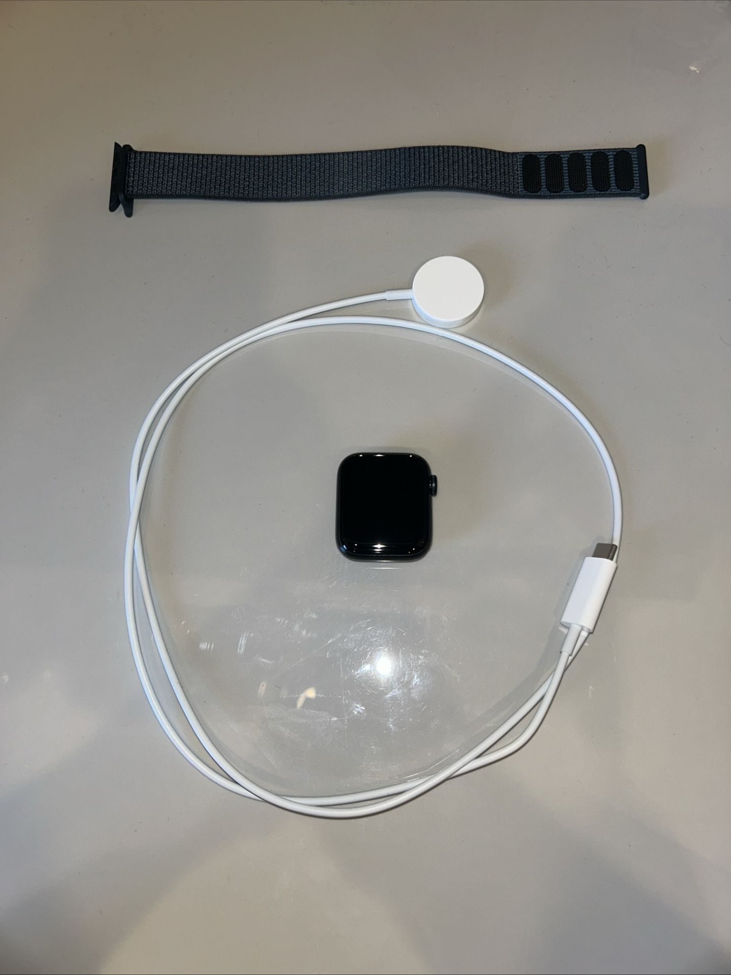 Apple Watch SE 2nd Gen GPS 40mm Midnight Aluminum Case w/ Midnight Sport Band