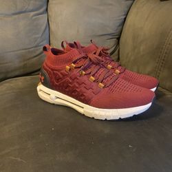Under Armor Flynit Runners Sz10.5