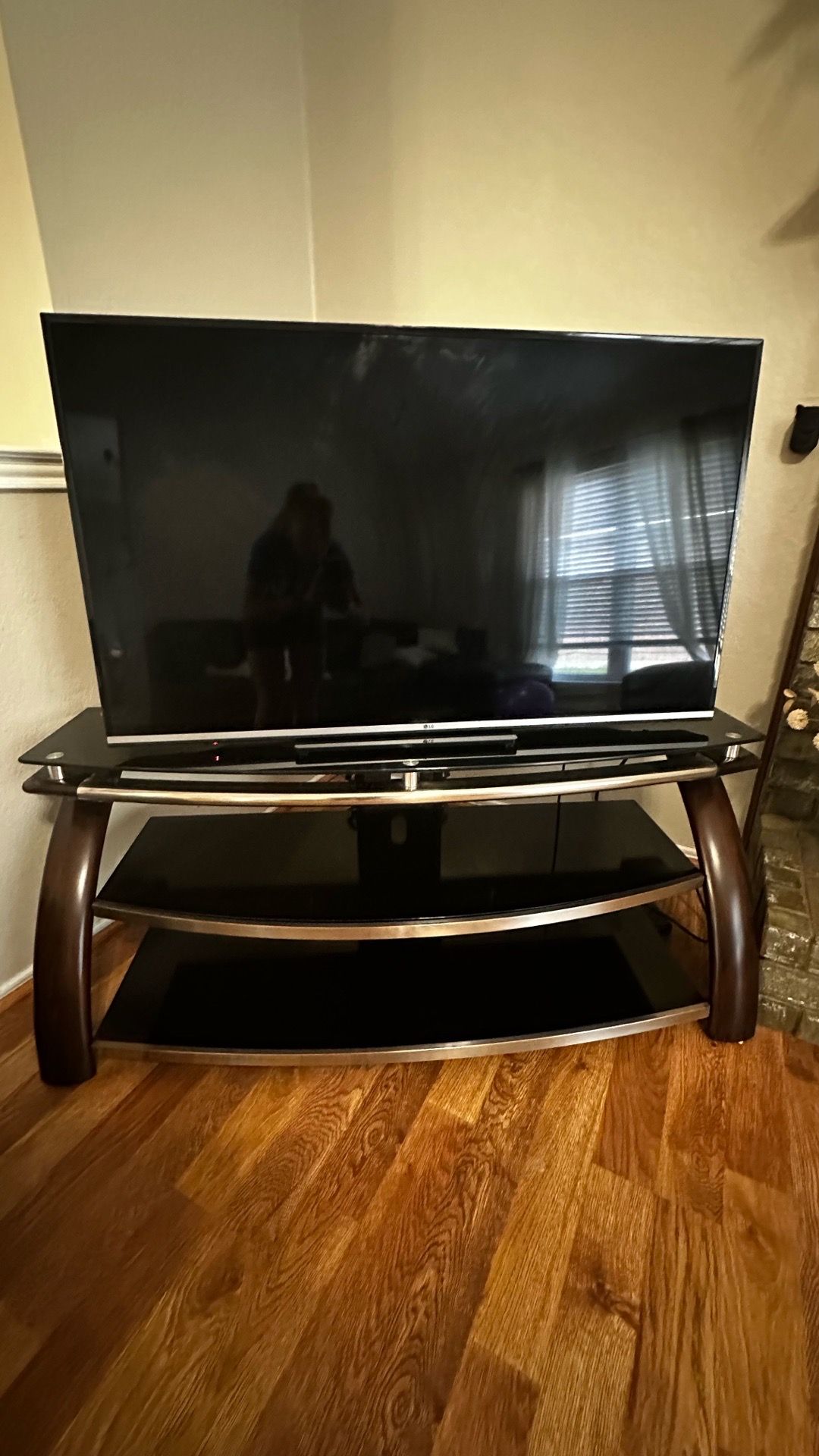 TV stand and TV