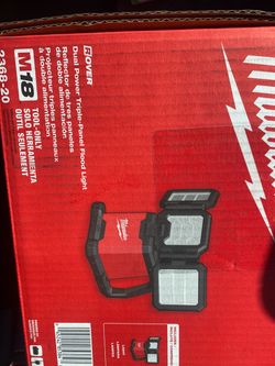 Milwaukee M18 Triple-Panel Flood Light 2368-20