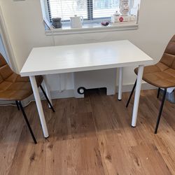 Small white table with 2 chairs