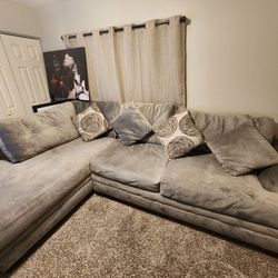 GRAY SECTIONAL COUCH