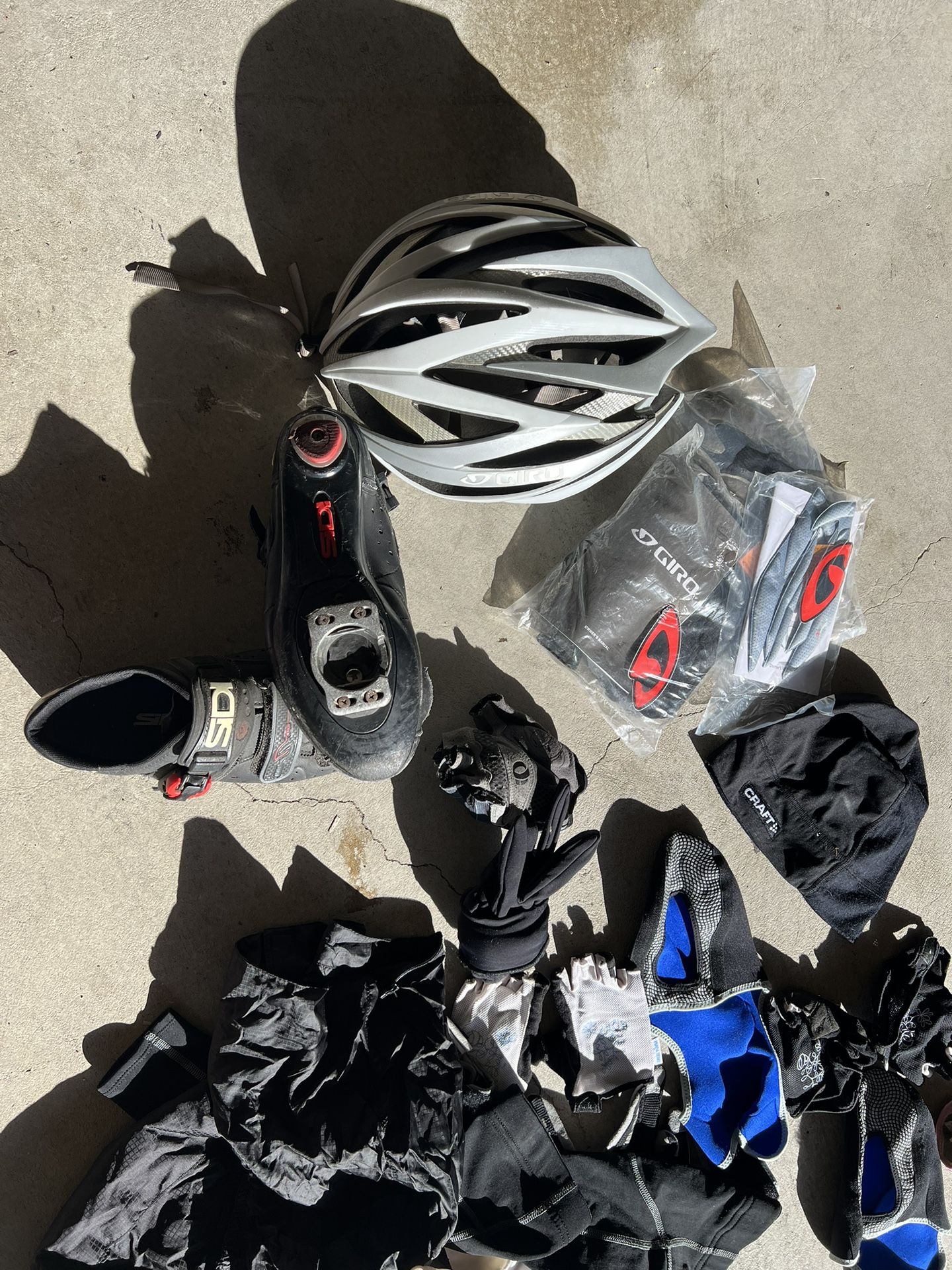Women’s Size Medium Cycling, Clothes, And Other Equipment