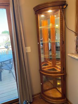 Lighted curio cabinet/corner unit