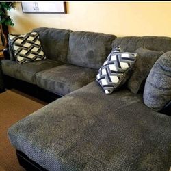 LAF/RAF 2 Piece Two Tone Sectional Couch Chaise🔥 New Brand 👌 On Display🏠